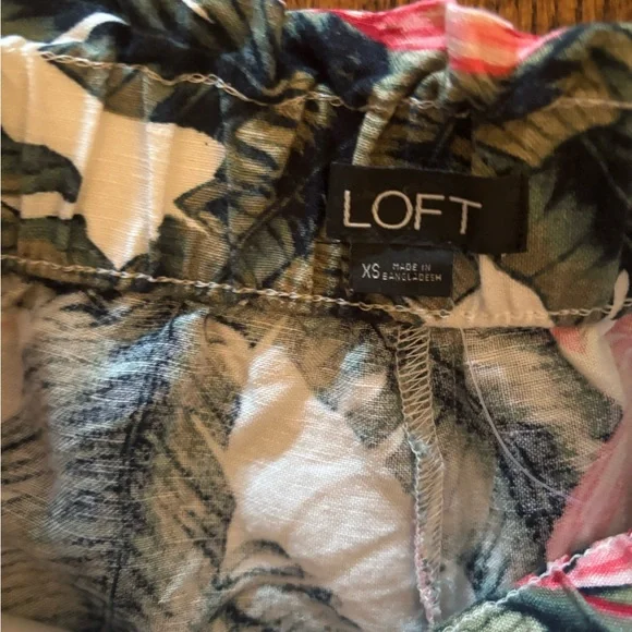 Ann Taylor Loft Tropical Print Women's Shorts - Picture 2 of 3